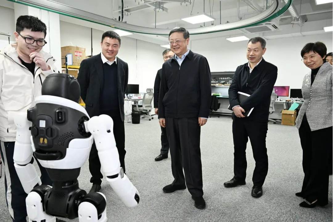 上海市委书记陈吉宁专题调研海洋之神机器人