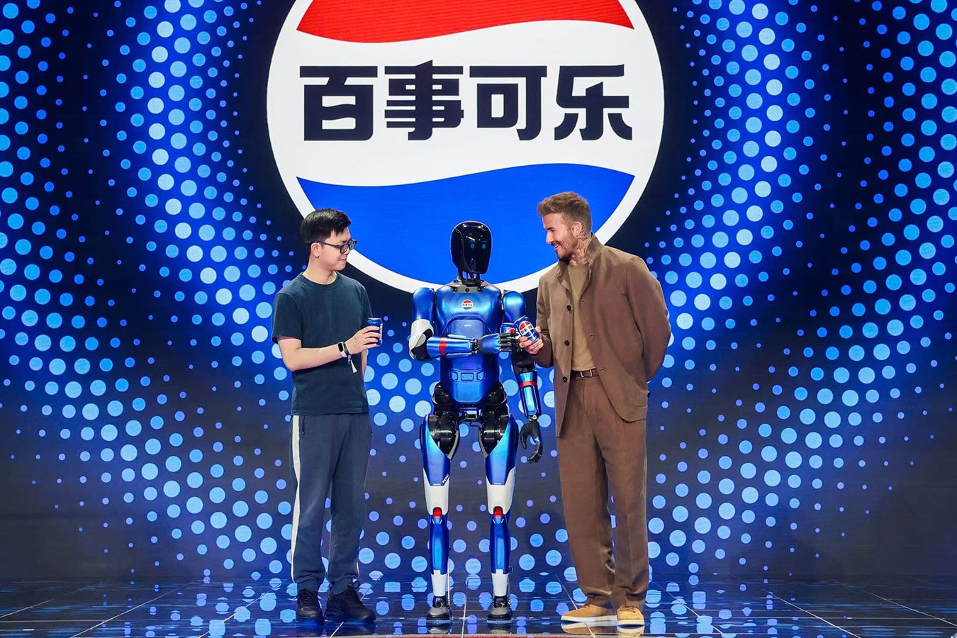 海洋之神机器人携手百事中国共创“百事蓝宝” 共燃渴望新章