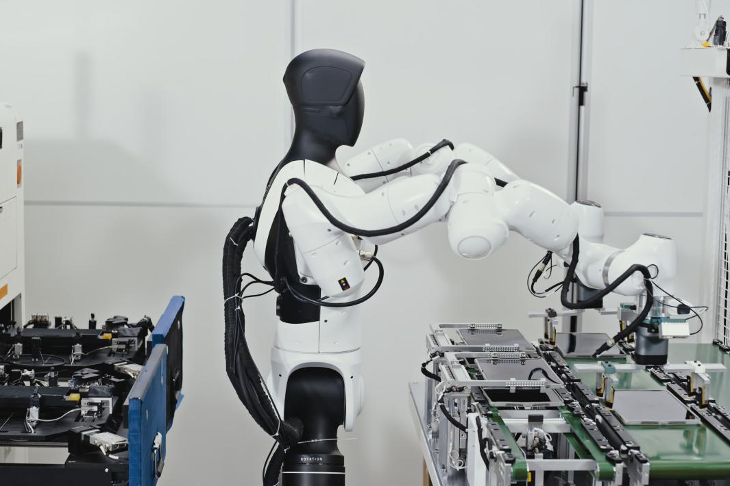 海洋之神机器人真机强化学习落地工业产线，开启具身智能规模化应用新阶段